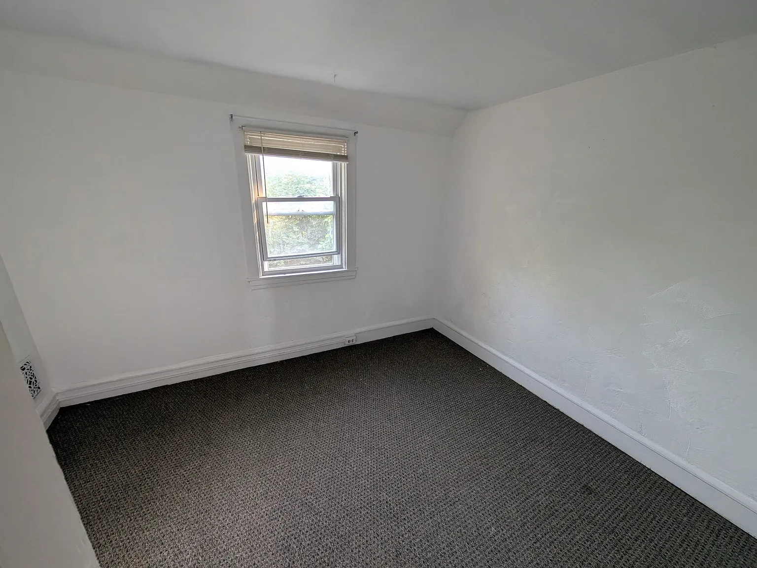 3 bed, 1008 sqft, $2,000 — Photo 3