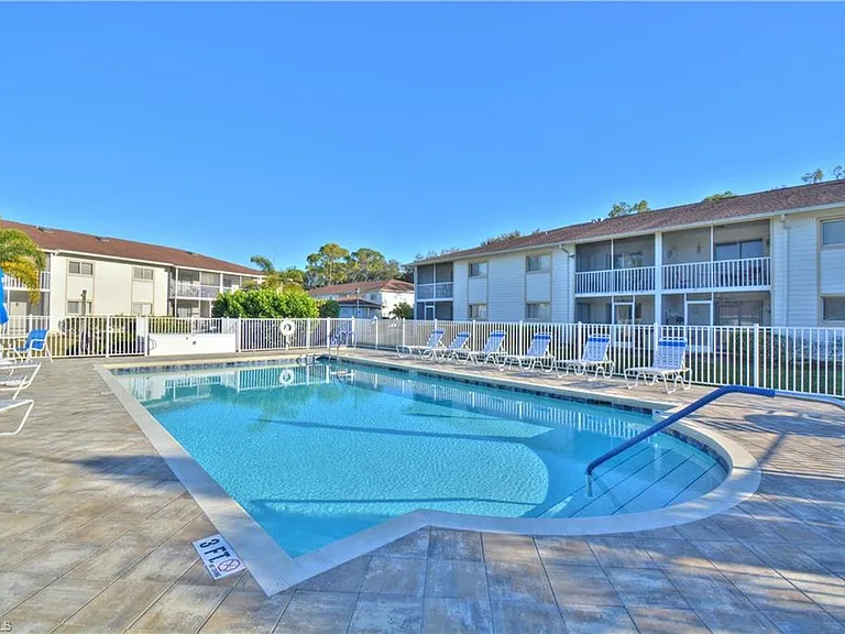 2360 Naples Trace Cir #6 — Photo 14