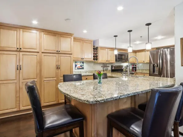 270 East Highland AVENUE #212, Milwaukee, WI 53202