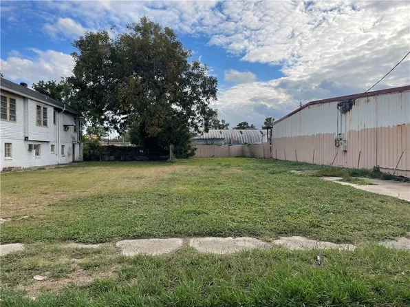 706 Solon St, Gretna, LA 70053