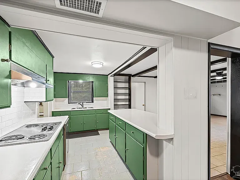 625 Edgecliff Dr — Photo 17