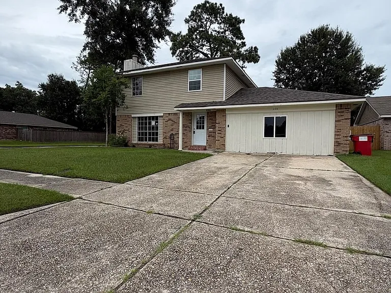 4 Bed and 3 Bath New Renovation
Home Helpers Properties!