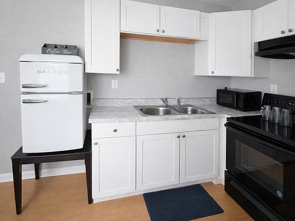 3rd image of 316 Skyland Ave #2