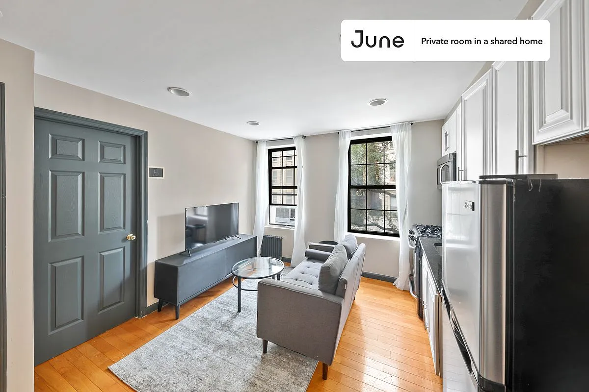 Queen bedroom in 3 bed/1 bath home in East Village #716 C — Photo 4