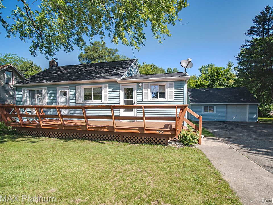 1st image of 205 Oakwood St