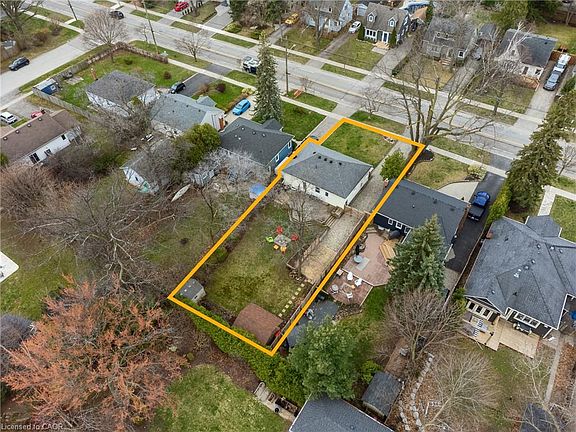4th image of 407 Queen Mary Dr