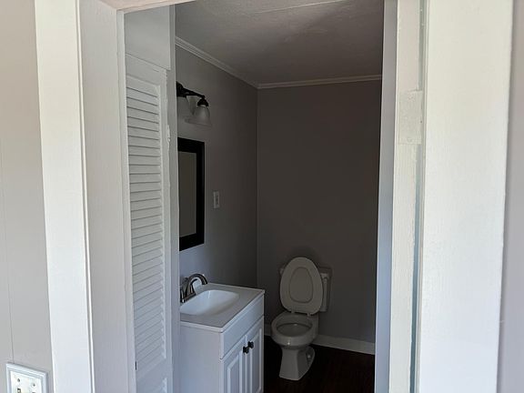 bathroombendroom