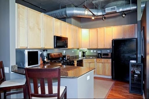 2nd image of 900 N Kingsbury St APT 934