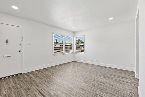 1st image of 492 Thornally Dr