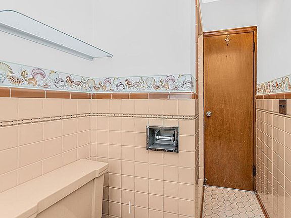 5th image of 1269 Pelham Pkwy N