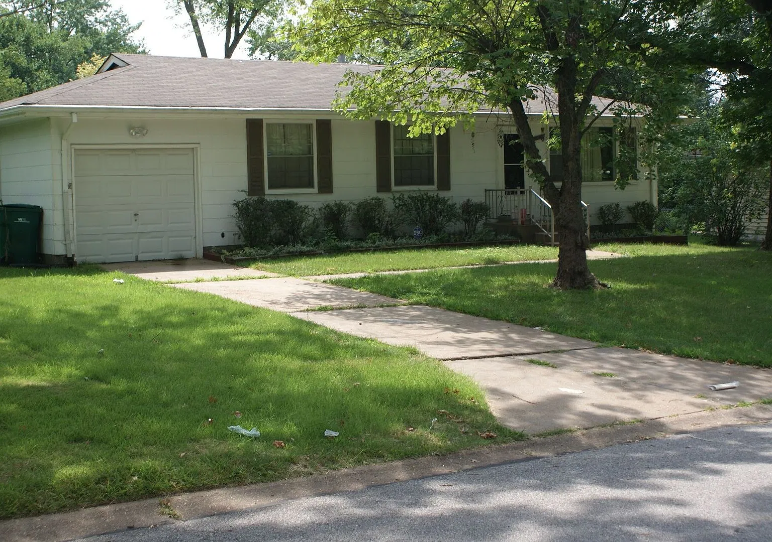 3 bedroom 1 bath home in Bellefontaine Neighbors — Photo 1