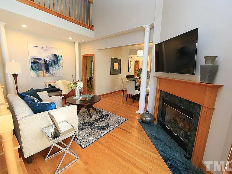 212 Columbia Pl W — Photo 2
