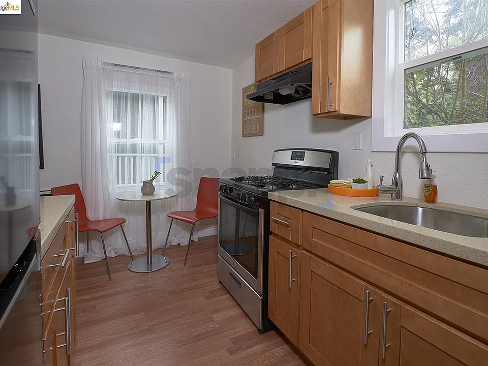 2nd image of 3069 Lynde St