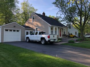 398 S Roslyn Rd, Waterford, MI 48328