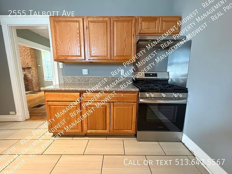 2555 Talbott Ave — Photo 8