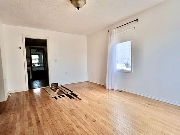 3rd image of 409 N 3rd Ave E