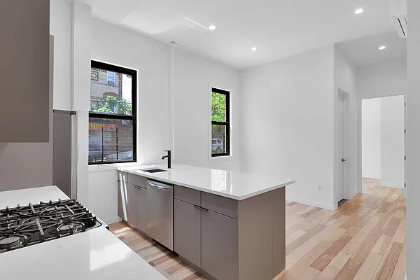 Rented by Flatiron Real Estate Advisors LLC | media 26