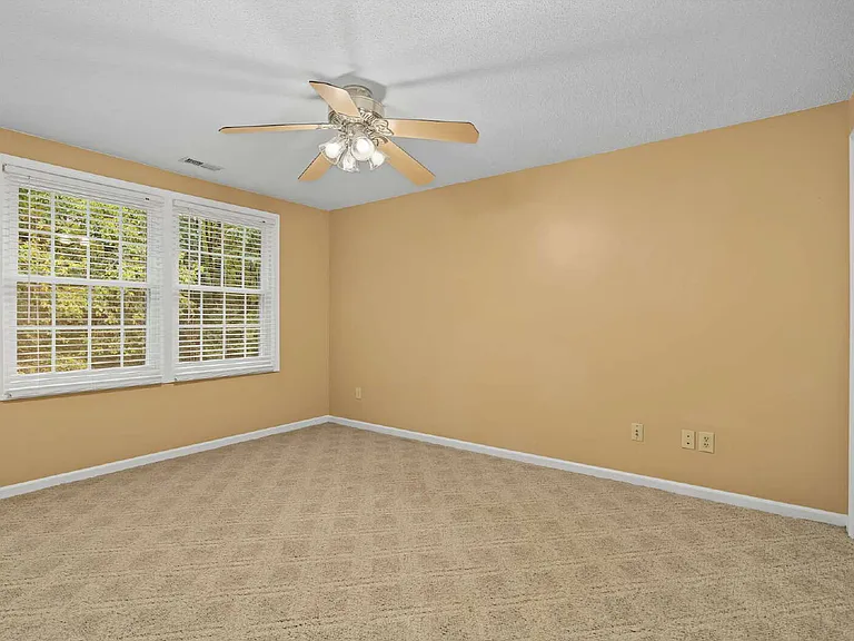 106 Dilworth Ct — Photo 32