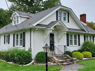 36 Woodside Ave, East Windsor, NJ 08520