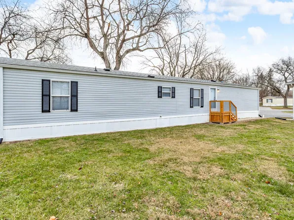 30 Saint Andrews, Temperance, MI 48182