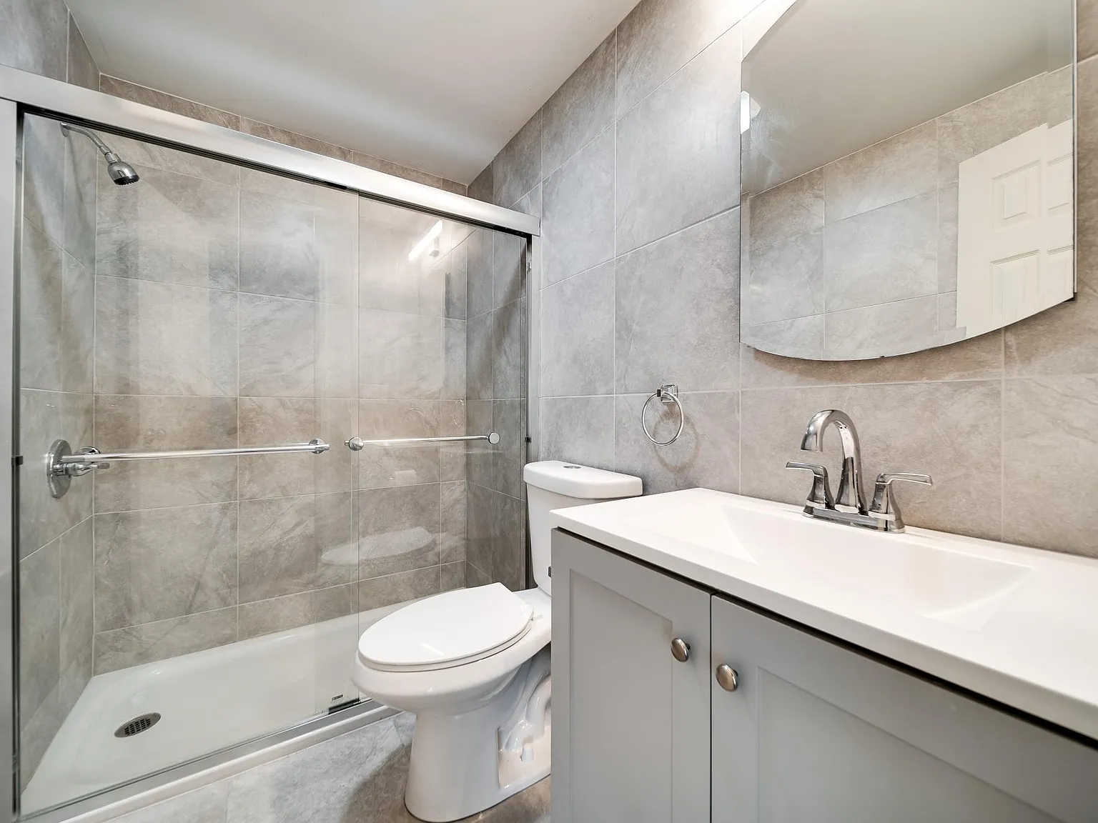 2 bed, 1000 sqft, $1,780 — Photo 3