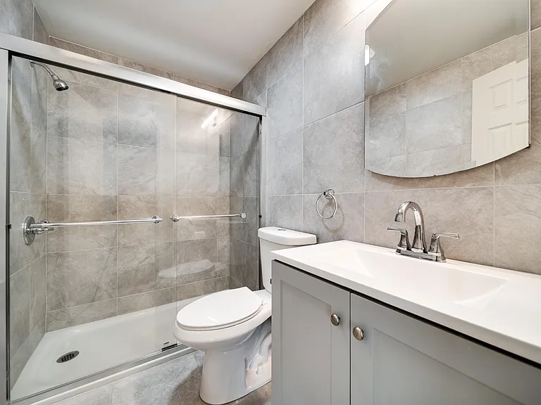 1507 Meridian St — Photo 3