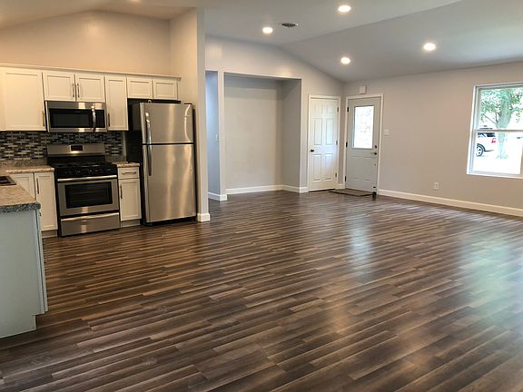 3rd image of 2768 Bainbridge Ave