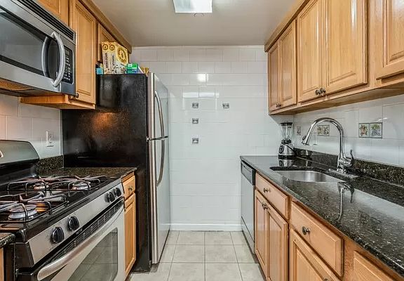 5th image of 1275 Grant Ave APT 9A