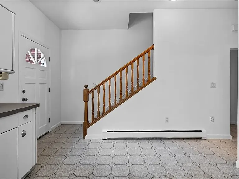93R W Emerson St — Photo 18