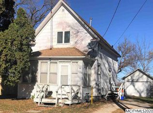 206 12th St SE, Mason City, IA 50401