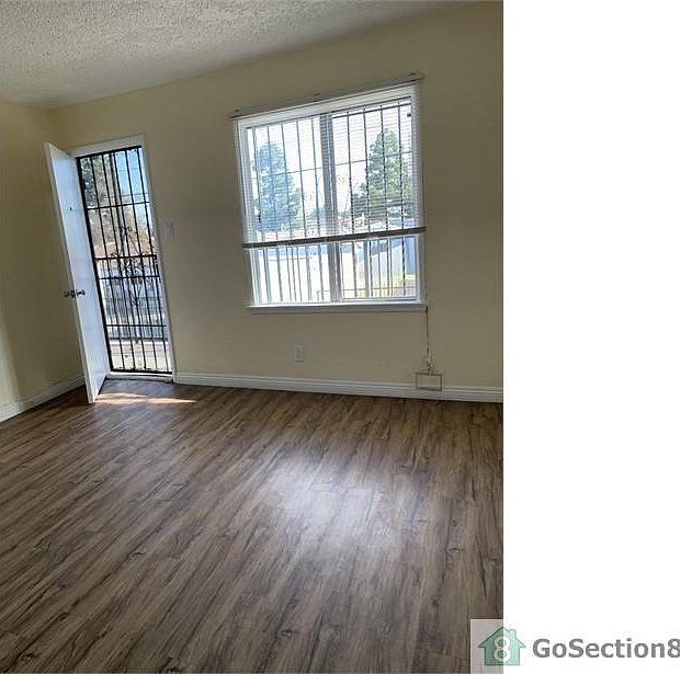 1st image of 1016 W 109th Pl APT 6