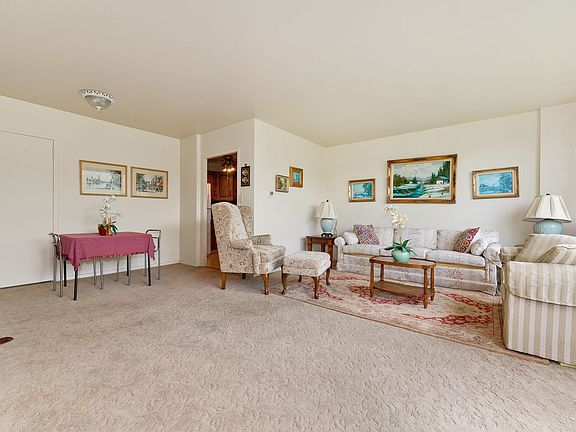 5th image of 2970 N Lake Shore Dr APT 6D