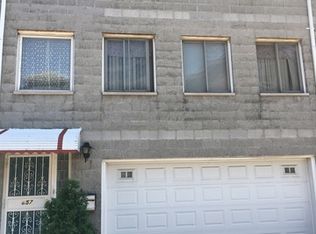 857 W 33rd St, Chicago, IL 60608