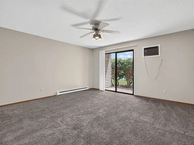 Willow Knolls Apartments — Photo 37