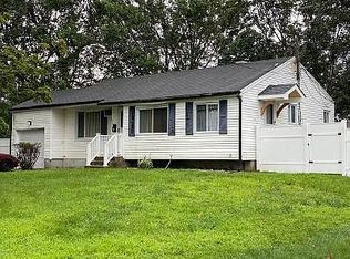 102 Floyd St, Brentwood, NY 11717