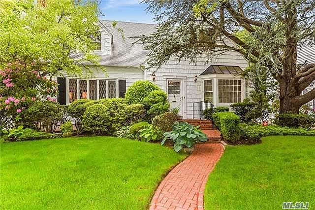 1st image of 1376 Noel Ave