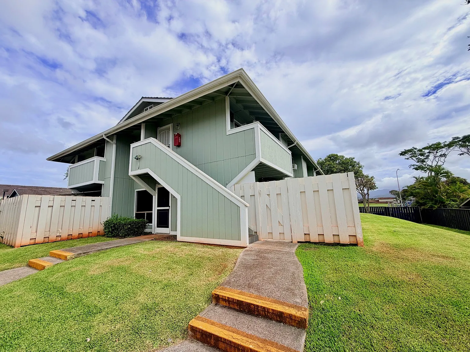 2 bed, 716 sqft, $2,700 — Photo 1