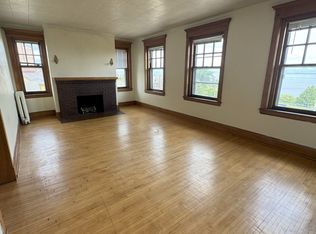 731 E 1st St APT 8, Duluth, MN 55805
