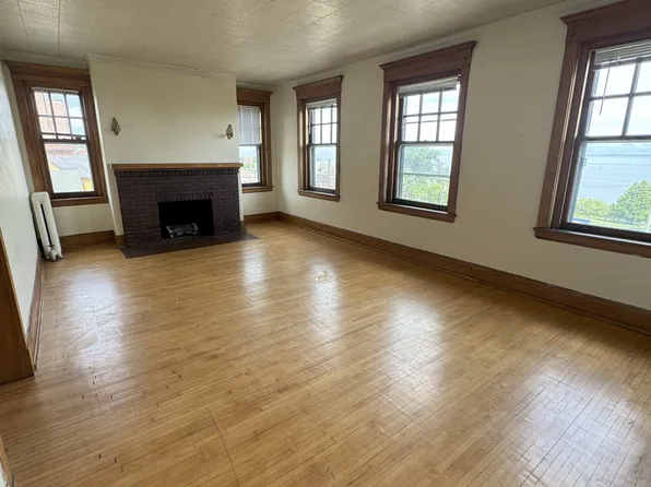 731 E 1st St APT 8, Duluth, MN 55805