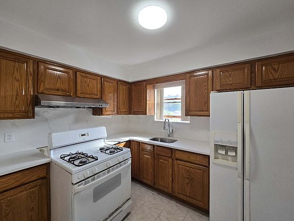 2nd image of 225 Bay 44 St #3