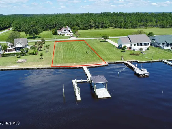 104 E Dowry Creek, Belhaven, NC 27810