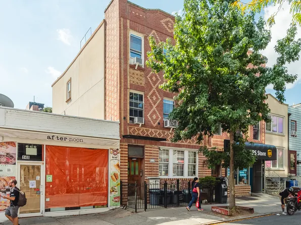 146 North Seventh Street image 4 of 36