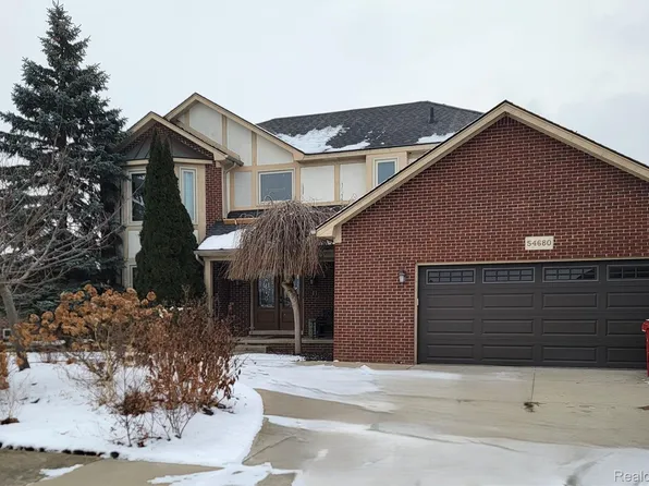 54680 Chickasaw Dr, Macomb, MI 48042