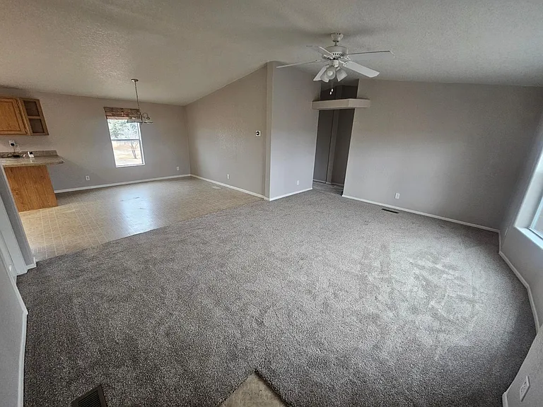 870 Quain Dr — Photo 2