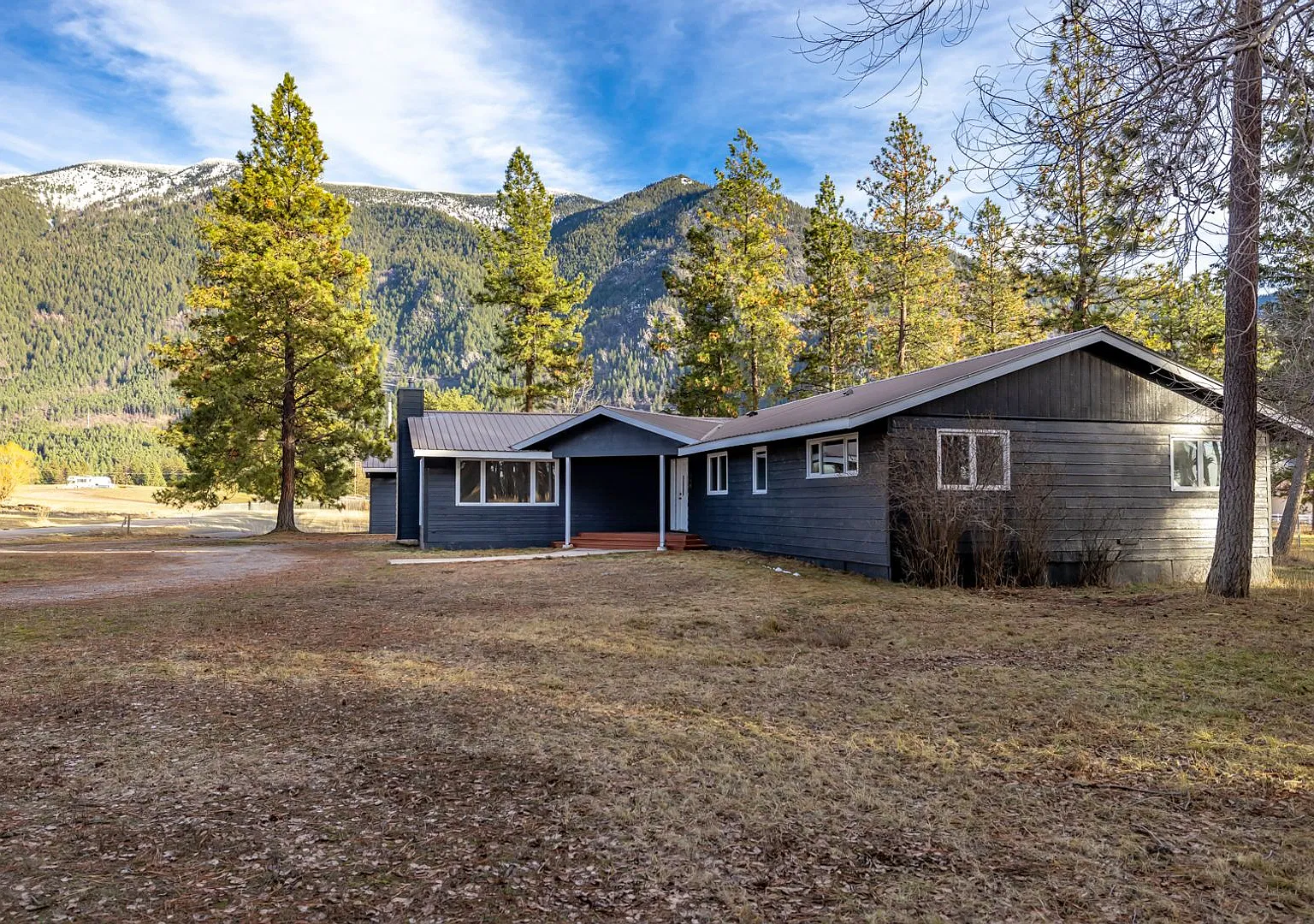 Beautifully Remodeled, Spacious 4-Bedroom Home on 2.14 Acres $3,200/Month — Photo 2