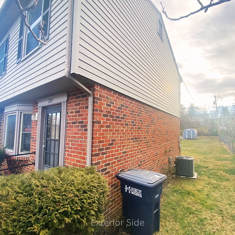 Building Photo - 207 Wakefield Pl