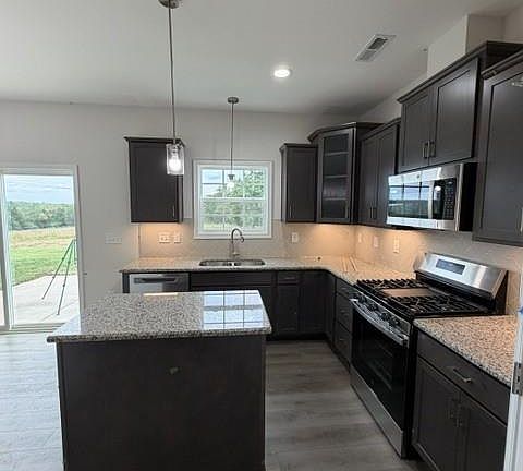 4th image of 1312 Dandridge Dr