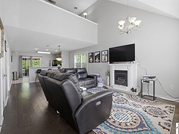 4th image of 903 Stonebrook Ct
