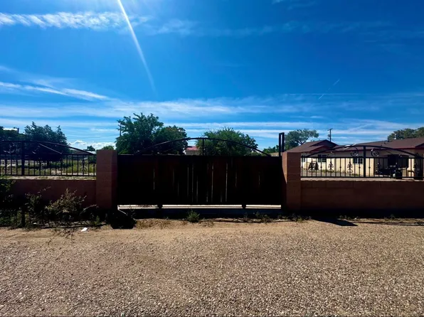 300 Camino Cinco SW, Albuquerque, NM 87105
