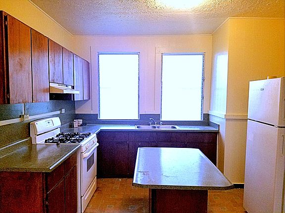 Kitchen & Island